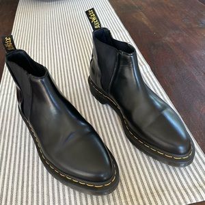 Dr. Martin Bianca Chelsea Boot Women’s 10 or Men’s 8.5/9